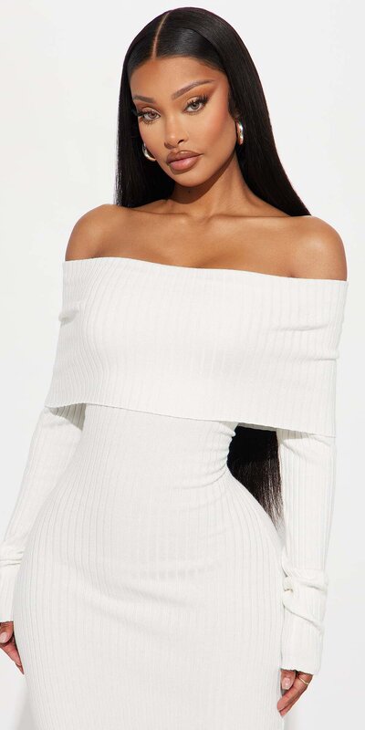 Biele maxi šaty s odhalenými ramenami a dvojitým rázporkom