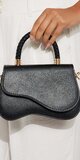 Čierna mini crossbody kabelka z umelej kože s preklopným zapínaním