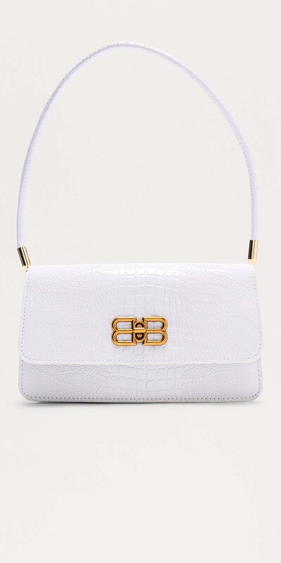 Biela listová kabelka s krokodílím vzorom a preklopeným detailom