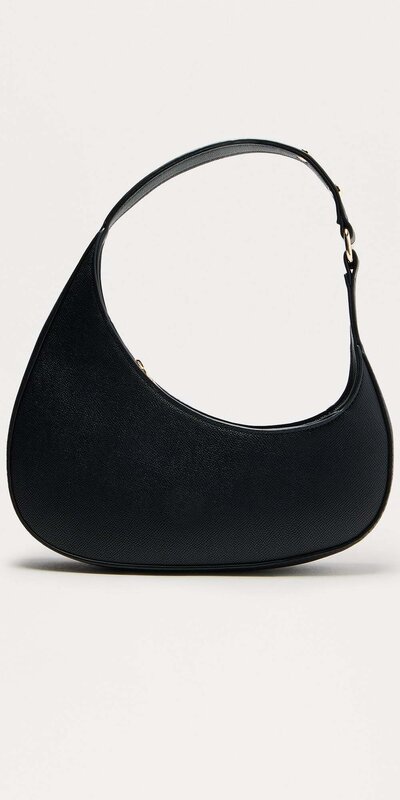 Čierna ramenná kabelka z eko kože so štruktúrovaným povrchom