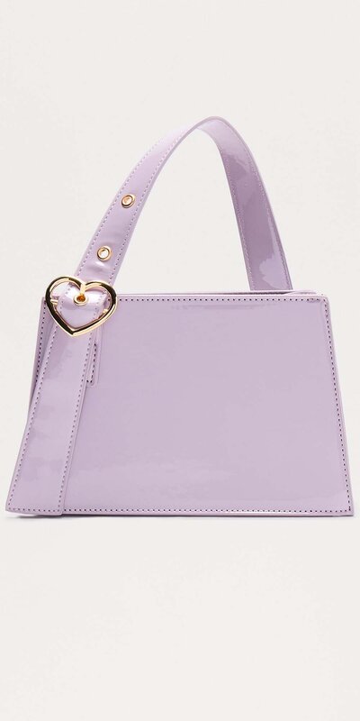 Fialová crossbody kabelka srdiečková s lesklým povrchom