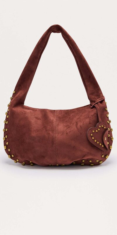 Hnedá kabelka z brúsenej kože so srdcovým detailom a cvokmi