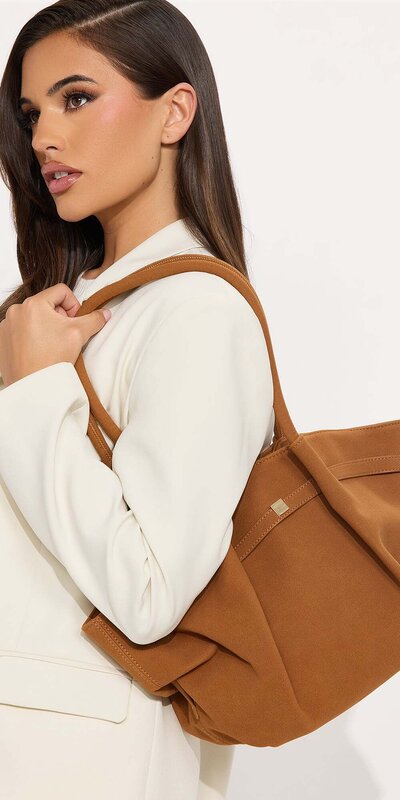 Hnedá oversized semišová ramenná kabelka