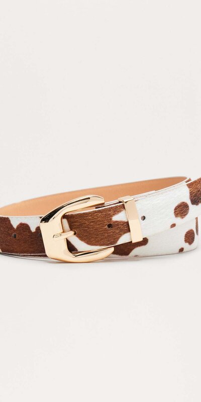 Hnedý opasok so vzorom kravskej kože zo semišu