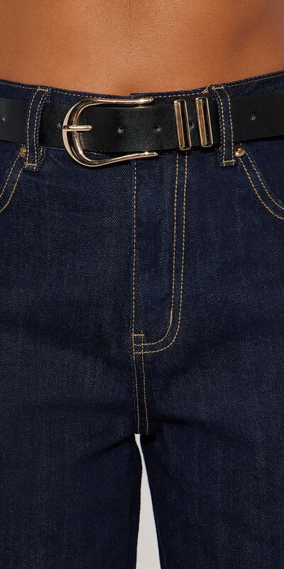 Čierny opasok z umelej kože so zlatou prackou