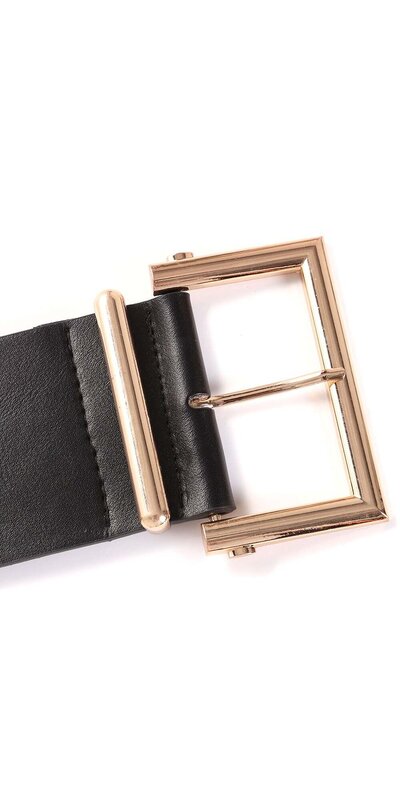 Čierny široký opasok z umelej kože so štvorcovou prackou