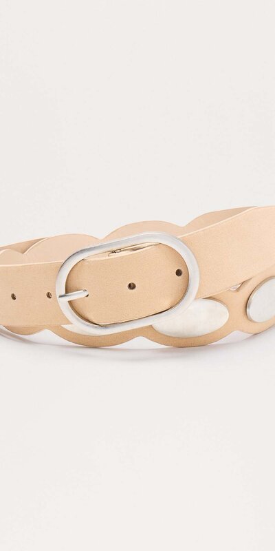 Béžový semišový opasok so zlatou prackou