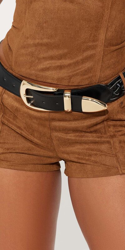 Čierny prepletaný opasok z umelej kože s kovovou prackou