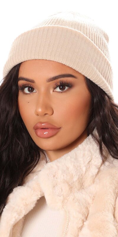 Béžová pletená čiapka s rebrovaným vzorom