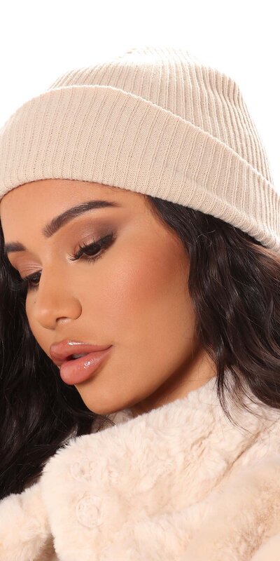 Béžová pletená čiapka s rebrovaným vzorom