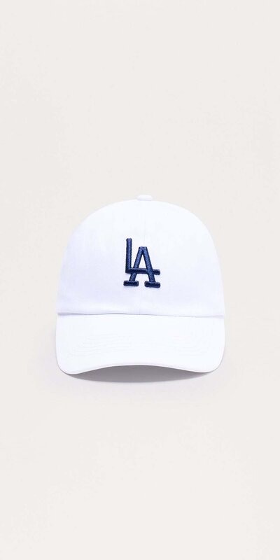 Biela baseballová šiltovka s nápisom LA z bavlny
