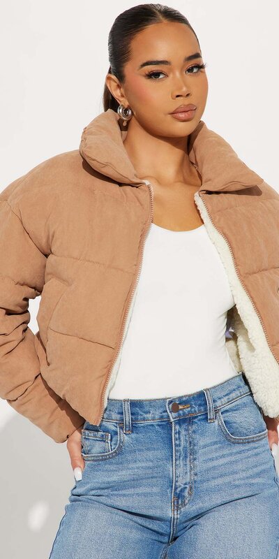 Dámska prešívaná zimná bunda s kožušinou v hnedej farbe Hnedá