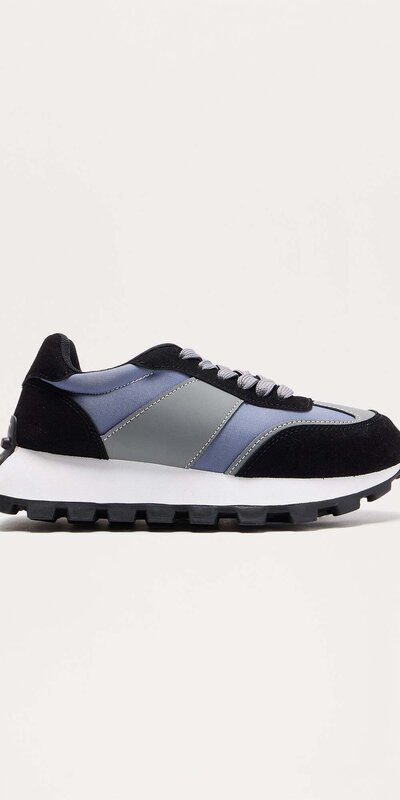 Čierne platformové šnurovacie tenisky v kombinovanej farbe Čierna