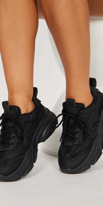 Dámske textilné tenisky s masívnou podrážkou v čiernej farbe