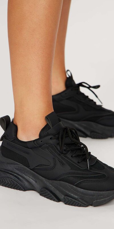 Dámske textilné tenisky s masívnou podrážkou v čiernej farbe