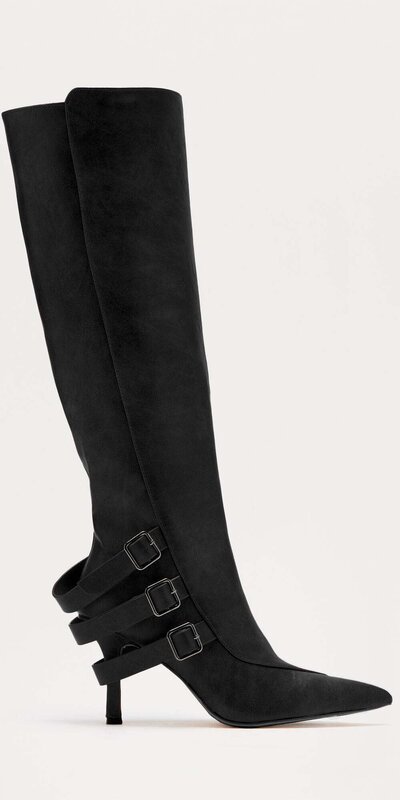 Čierne semišové čižmy po kolená s prackami a špicatou špičkou