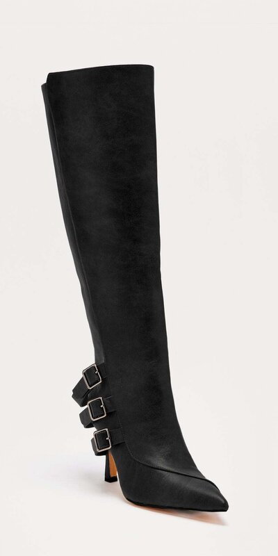 Čierne semišové čižmy po kolená s prackami a špicatou špičkou