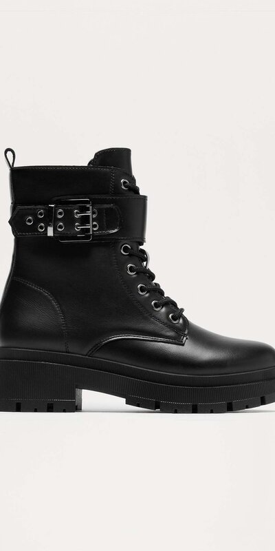 Čierne kožené combat členkové čižmy so šnurovaním