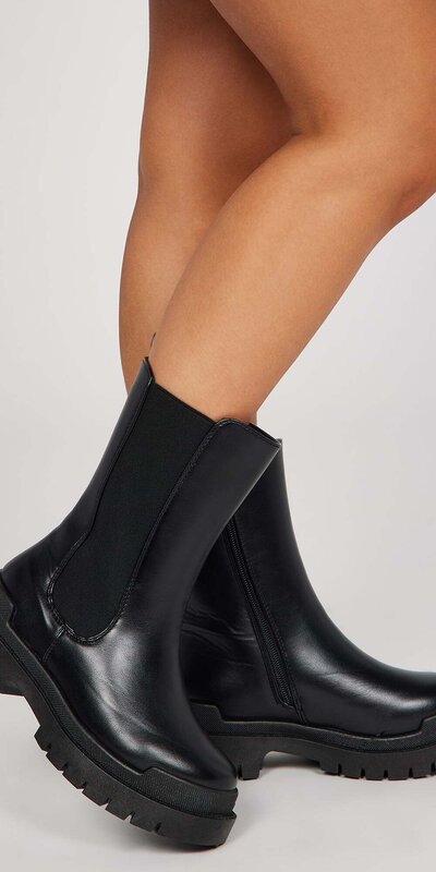 Čierne kožené chelsea členkové čižmy s nízkym podpätkom