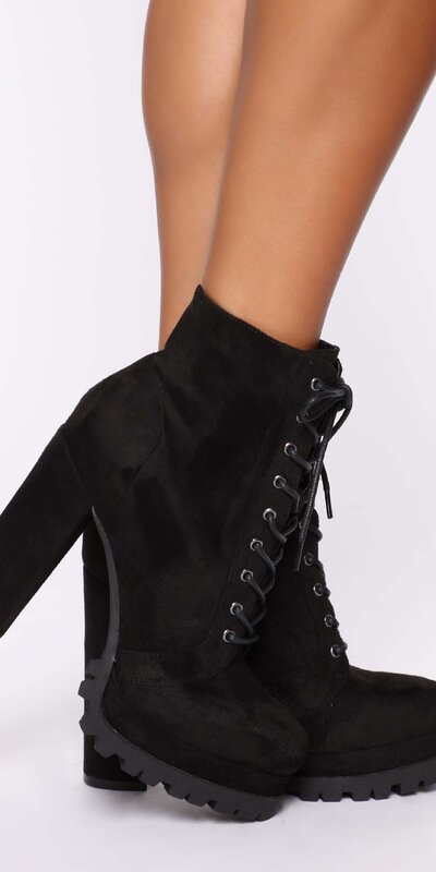 Čierne šnurovacie členkové čižmy s hrubým podpätkom