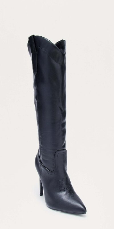 Čierne kovbojské čižmy po kolená s ihličkovým podpätkom - kožený vzhľad