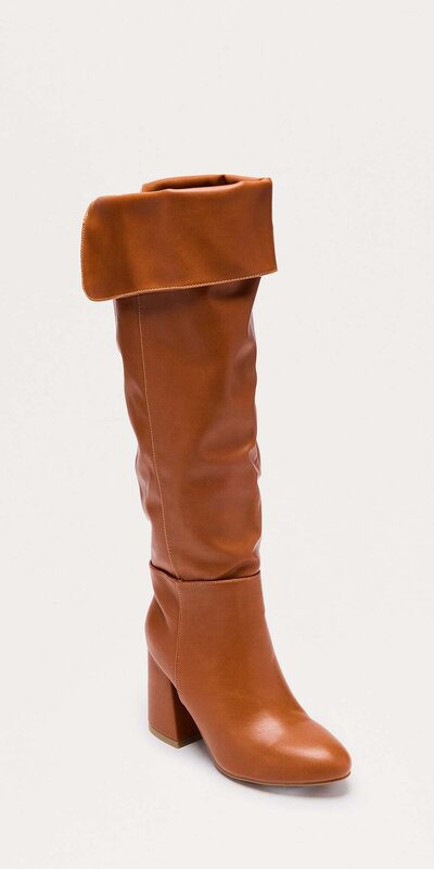 Hnedé kožené čižmy po kolená s prekladaným lemom