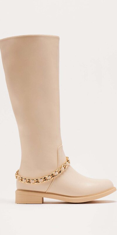 Krémové vysoké kožené čižmy s retiazkovým detailom