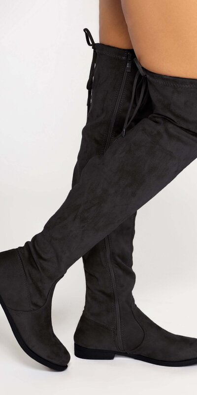 Čierne vysoké čižmy nad kolená zo semišu so šnurovaním
