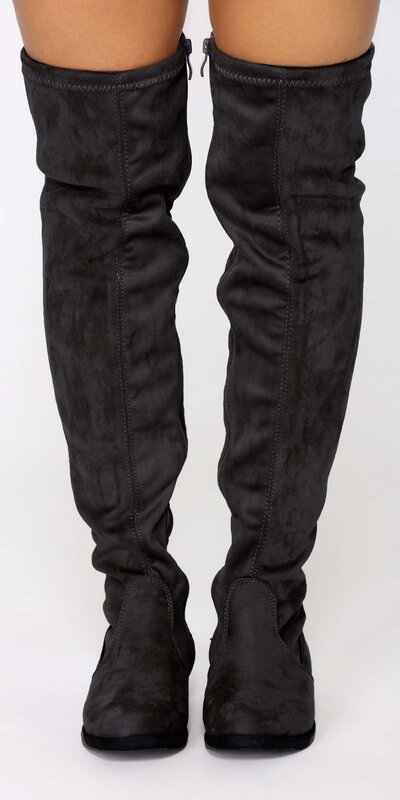 Čierne vysoké čižmy nad kolená zo semišu so šnurovaním