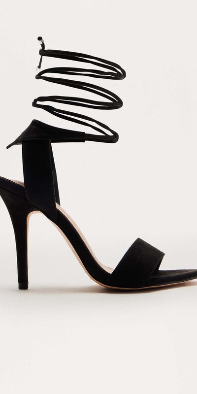 Čierne semišové sandále na zaväzovanie s ultra vysokým ihličkovým podpätkom