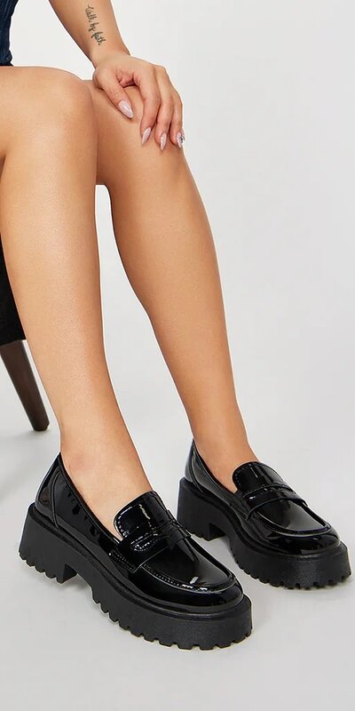 Lakované čierne espadrilky s vyššou platformou