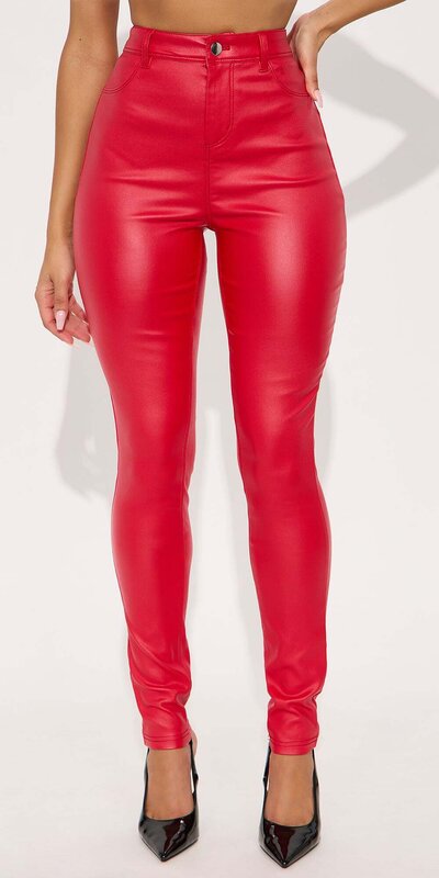 Červené koženkové nohavice s vysokým pásom