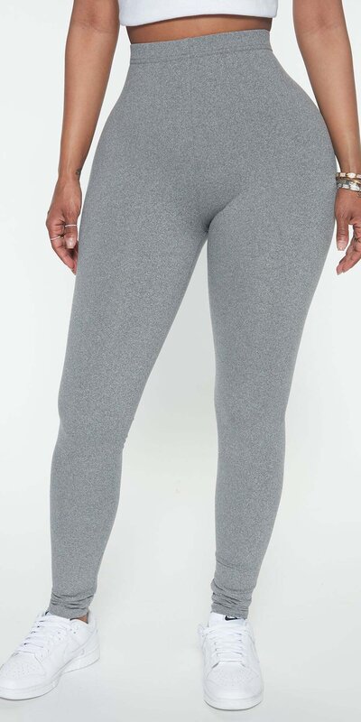 Teplákové legíny s vysokým pásom v šedej farbe