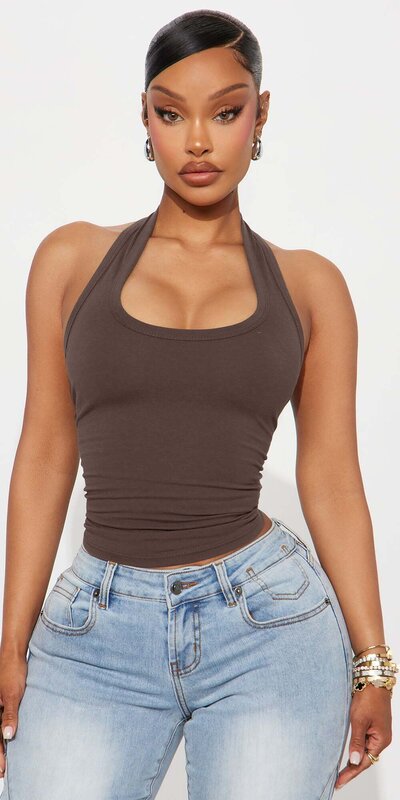 Hnedý halter top s odhaleným chrbtom