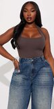 Hnedý halter top s odhaleným chrbtom