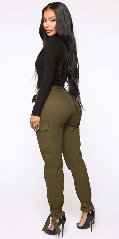 Čierne rebrované body so stojatým golierom