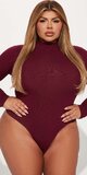 Rebrované bordové body s vysokým golierom
