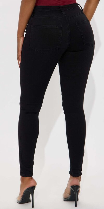 Skinny rifle so stredne vysokým pásom v čiernej farbe