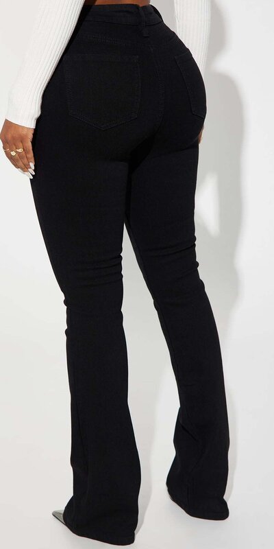 Čierne bootcut džínsy s vysokým pásom a jemnou pružnosťou