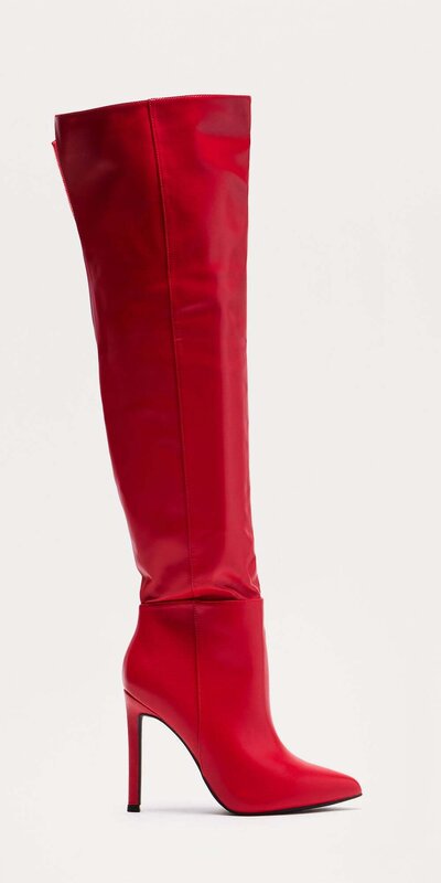 Červené kožené čižmy nad kolená s vysokým podpätkom