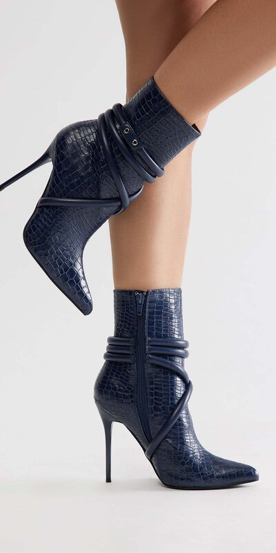 Tmavomodré členkové topánky s efektom hadej kože