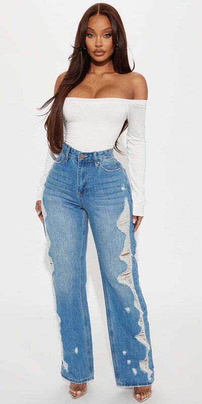 Biele body s odhalenými ramenami a dlhými rukávmi