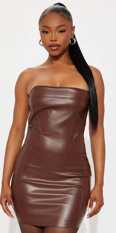 Hnedé mini šaty bez ramienok z imitácie kože