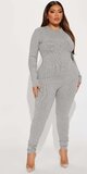 Sivý rebrovaný overal s vysokým golierom a dlhým rukávom