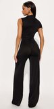 Čierny overal s nariaseným detailom a širokými nohavicami