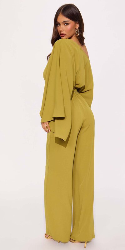 Horčicový overal s dlhými rukávmi a opaskom