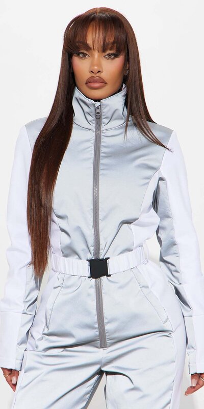 Biely reflexný lyžiarsky overal s opaskom a podšívkou z flísu