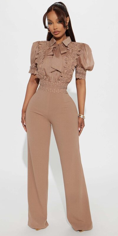 Mocha overal s čipkovým lemom a viazaním v páse