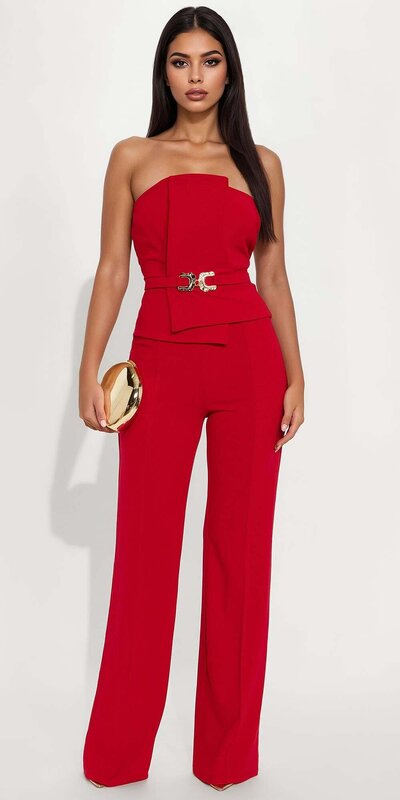 Červený overal bez ramienok so zlatým detailom