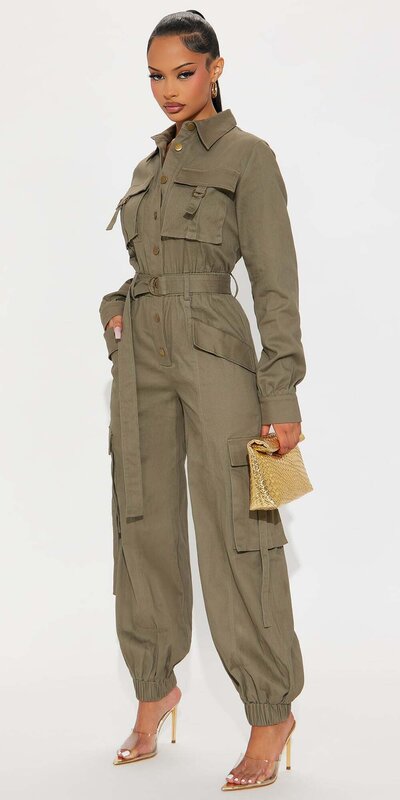 Olivový cargo overal s dlhými rukávmi a jogger nohavicami